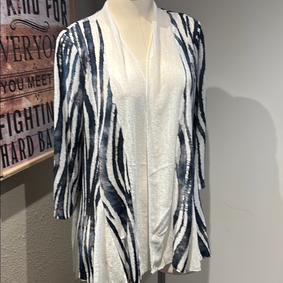 Elegant Zebra Print Blouse - Picture 8 of 12